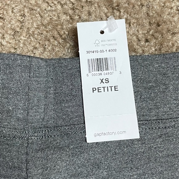 GAP LEGGINGS IN STRETCH JERSEY. LIGHT HEATHER GRAY. XS PETITE. NEW, NEVER WORN. - Picture 3 of 7
